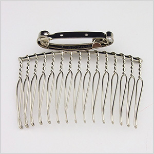 Wire comb with a clip